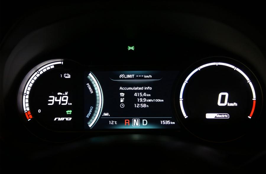 Панель приборов Kia e-Niro 2018 года  (WW) (фото 17 из 41)